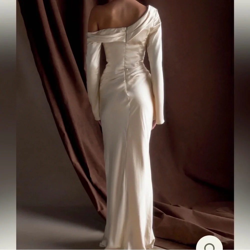 Meshki Ivory One-Shoulder Satin Gown - Picture 3 of 5